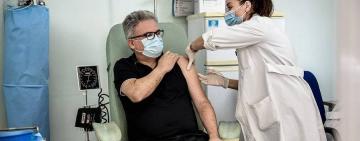 C сегодняшнего дня невакцинированных медиков и чиновников будут отстранять от работы