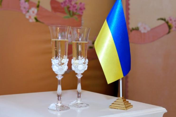 Працівники РАЦСів матимуть своє професійне свято: уряд погодив указ президента 
