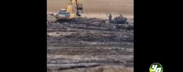 Так себе "вторжение":  российские танки увязли в грязи (ВИДЕО)