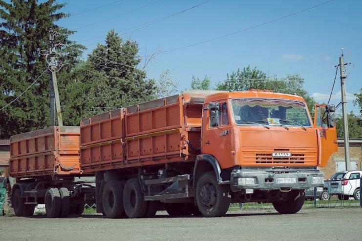 Уряд дозволив великотоннажним вантажівкам рух дорогами місцевого значення