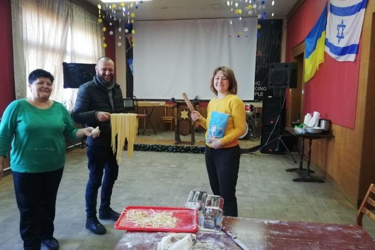 Домашня локшина для українських захисників!