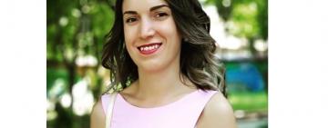 Алина Ольшанская встречает клиентов Тарутинского "Приватбанка" всегда с улыбкой