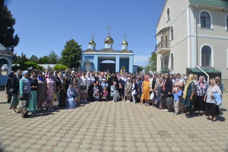 Большой молебен "За Мир" паломников из Тарутинской и Бородинской ПТГ в Александровском монастыре