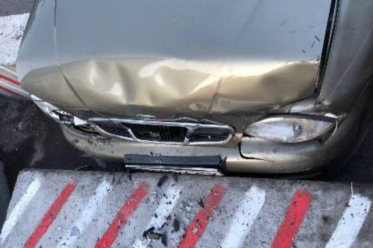 В Одеській області автомобіль врізався у блокпост: водій загинув на місці