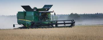 Аграрії Одещини розпочали збір озимого ячменю