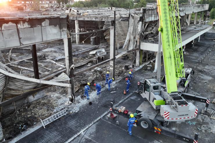 Трагедія в Кременчуці: ворог скинув на будівлю 900 кілограмів вибухівки