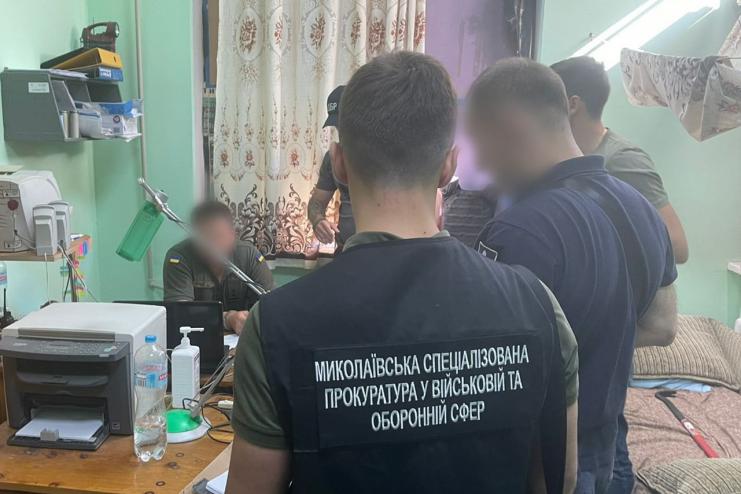 У Миколаєві на хабарі затримано командира автомобільної роти