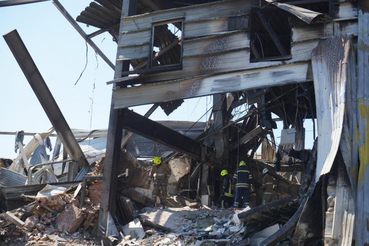 Під час розбору завалів ТЦ у Кременчуці стався зсув плити: постраждали співробітники ДСНС