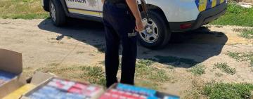 На Одещині поліцейські вилучили тисячі пачок безакцизних цигарок та сотні літрів сурогатного алкоголю