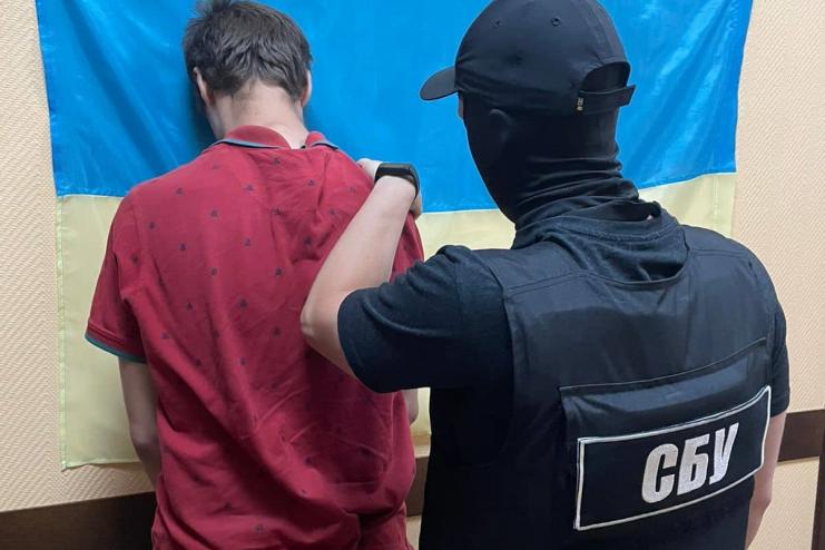 26-річного одесита підозрюють у передачі даних окупантам про переміщення та місця дислокації військових ЗСУ 