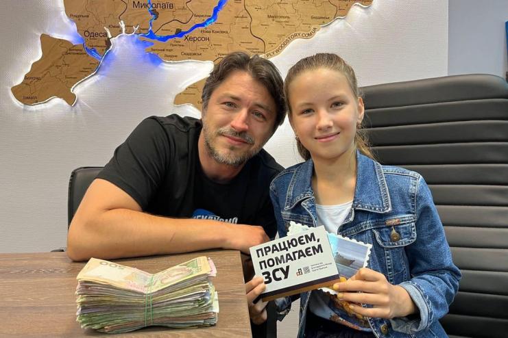Довела до сліз: 10-річна чемпіонка світу з шашок передала Притулі 21 тис. грн для ЗСУ