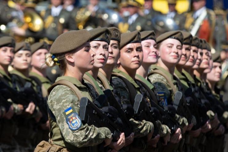 Ті жінки, які від 1 жовтня стануть на військовий облік, не зможуть виїхати за кордон