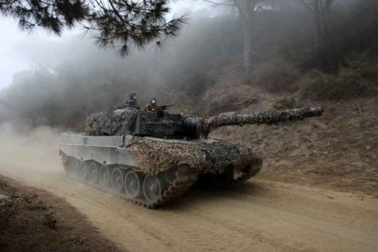 Іспанія погодила передачу Україні 10 танків Leopard і 20 БТР M113