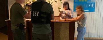 СБУ викрила ділків, які вимагали оплату за безкоштовне житло у переселенців (відео)