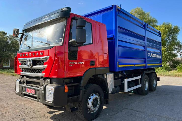 В Україні розгорнули виробництво мега-зерновозу