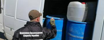 НА ОДЕЩИНІ ПРИКОРДОННИКИ ЗАТРИМАЛИ МІКРОАВТОБУС З ТРЬОМА ТОННАМИ СПИРТУ