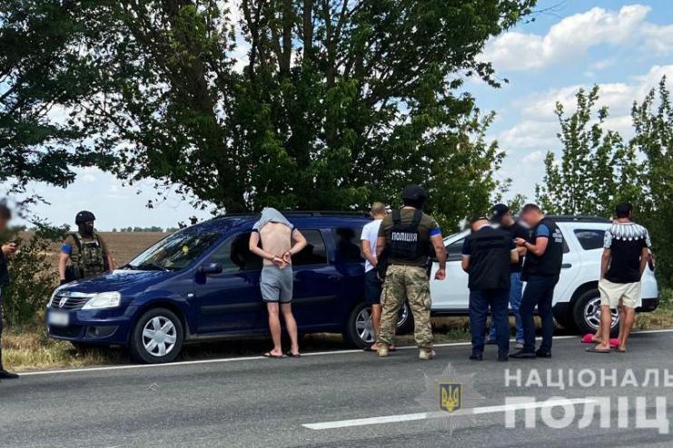 $12 тис за зняття з військового обліку: на Одещині затримано чергових «рятувальників» призовників 
