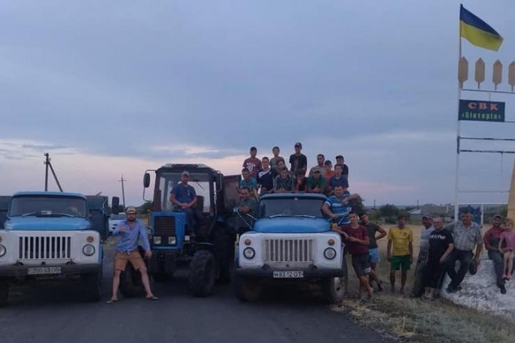 Коли разом – сила! Мешканці села на Одещині власноруч відремонтували «вбиту» дорогу