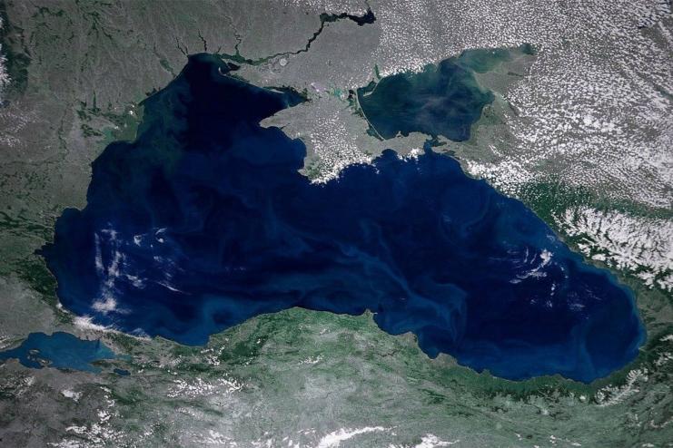 10 ворожих носіїв ракет "Калібр" чатують у двох морях
