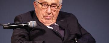 Кіссінджер заявив, що США перебувають на межі війни з Росією та Китаєм, а до України треба ставитися як до члена НАТО