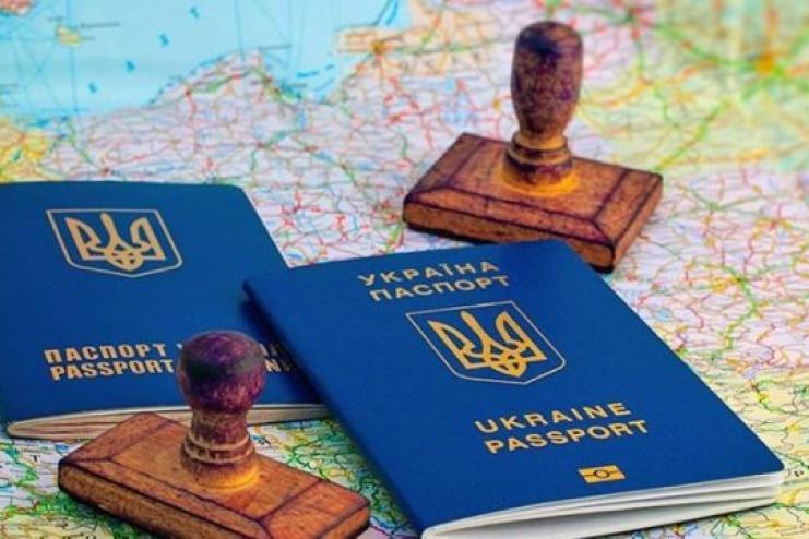 Рада не збирається найближчим часом скасовувати заборону на виїзд чоловікам за кордон