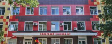  В Одесі охоронець пологового будинку напав на чоловіка через українську мову