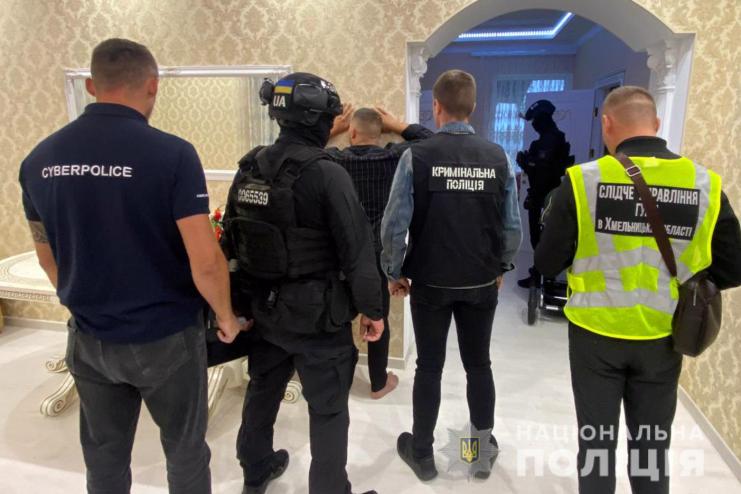 5 мільйонів гривень нелегального прибутку та близько 50 ошуканих людей: поліція припинила діяльність масштабної злочинної групи 