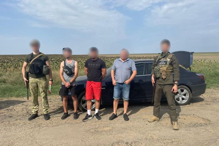 Прикордонники Ізмаїльського загону затримали «туроператора» з Болградського району, який за гроші намагався переправити чоловіків за кордон