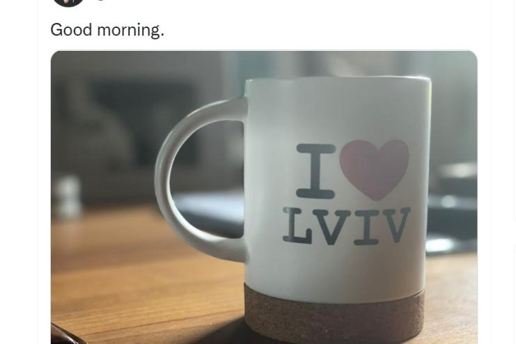 Бен Стіллер користується чашкою з написом «Я люблю Львів» 
