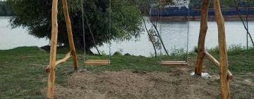 Маленьких кілійців, які самотужки прибрали занедбану територію від сміття, віддячили гойдалкою