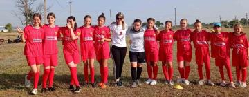 У Підгірному у футбол грають хлопці й дівчата