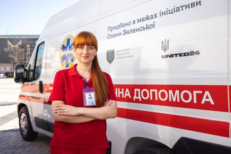 З ініціативи Олени Зеленської зібрано понад $6,4 млн на реанімобілі, які допомагатимуть рятувати важкопоранених