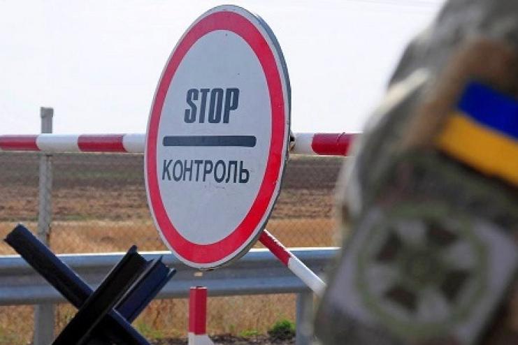 Чоловіків можуть випускати за кордон під щомісячний внесок на ЗСУ, – законопроєкт