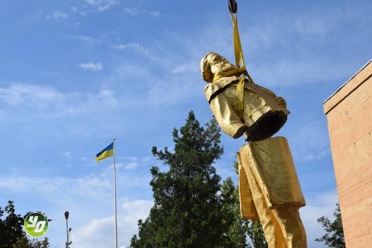 Прощавай, Карле: Арциз остаточно розпрощався з символом епохи тоталітаризму 