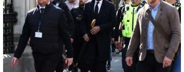 Девід Бекхем простояв понад 12 годин у загальній черзі, аби віддати шану королеві Єлизаветі II 