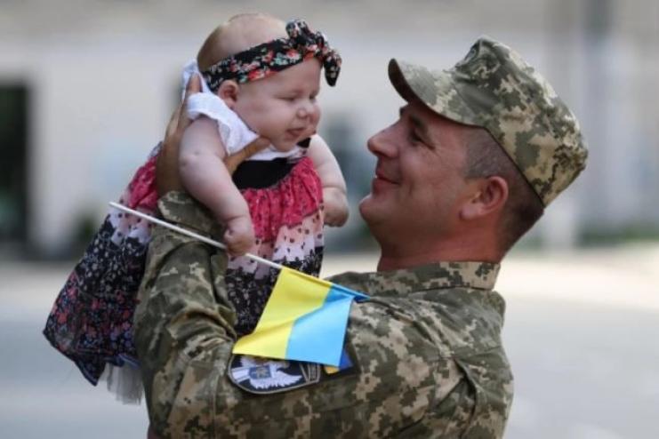 Верховна Рада розширила коло осіб, що мають право на демобілізацію: які правки внесли перед прийняттям закону