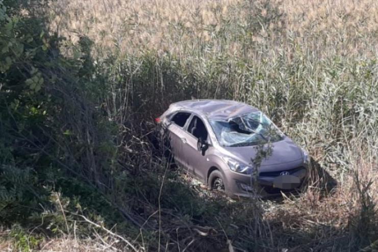 На заокругленій ділянці траси Одеса-Рені легковик вилетів в кювет: є постраждалі