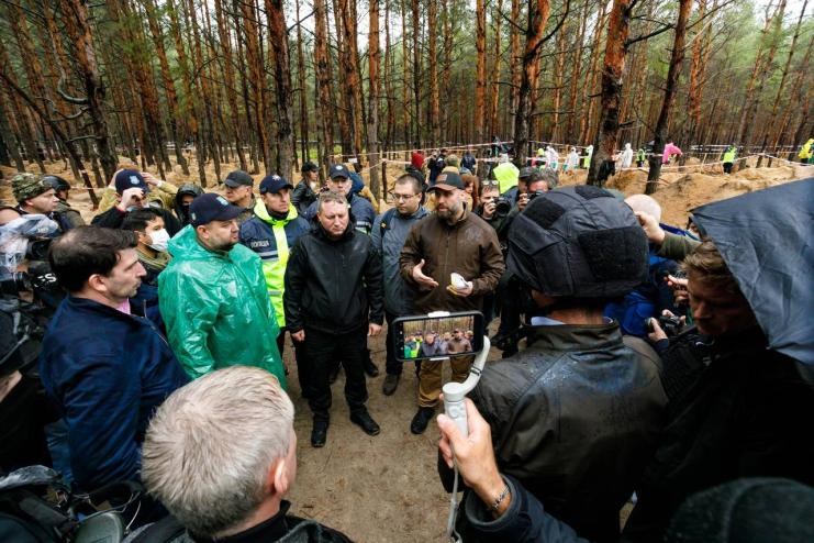 Сьогодні завершується ексгумація тіл з масового поховання в Ізюмі