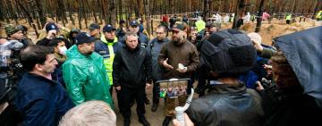 Сьогодні завершується ексгумація тіл з масового поховання в Ізюмі