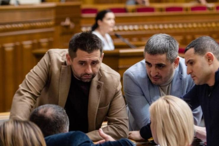 "Слуги народу" конструктивно співпрацюють з нардепами ОПЗЖ
