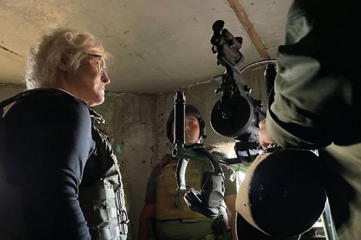 Двічі довелось ховатись в укриття: Одесу відвідала міністр оборони Німеччини