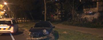 «Не ображай жінку»: одеситка після сварки «взяла поганяти» ВMW чоловіка та наїхала на стовп