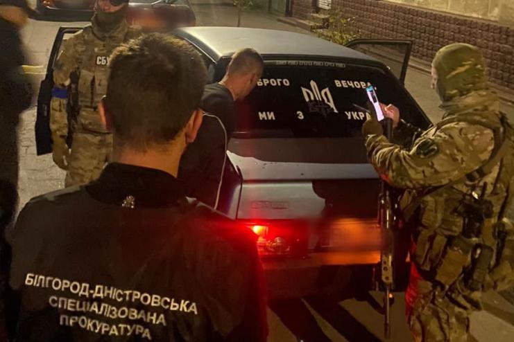 На Одещині на хабарі затримали прикордонника: хотів допомогти ухилянту виїхати за кордон (фото)