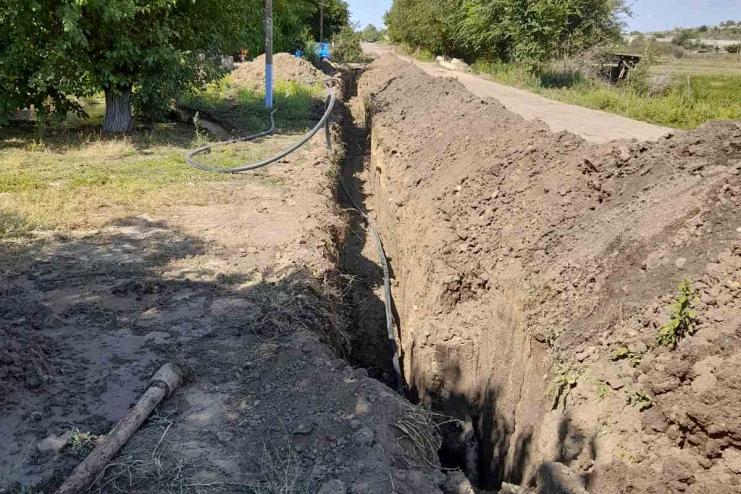 Комунальники Рівного відремонтували водопровід