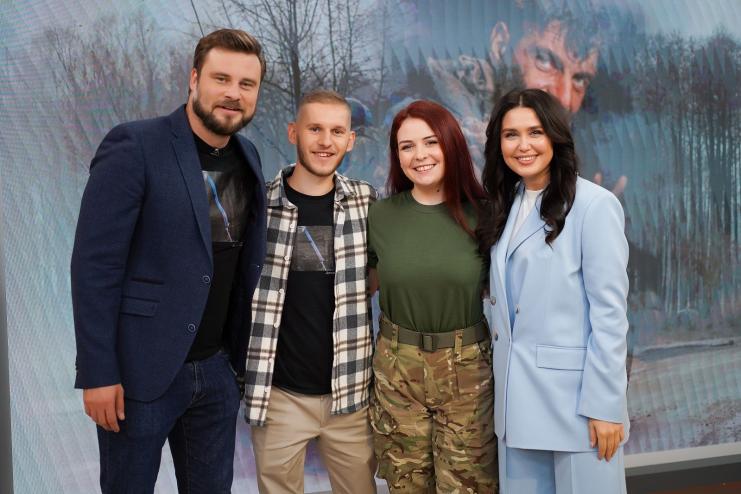  «Я не герой, я фотографую героїв»: Дмитро «Орест» Козацький у "Сніданку з 1+1 розповів історію створення легендарного фото з променем світла