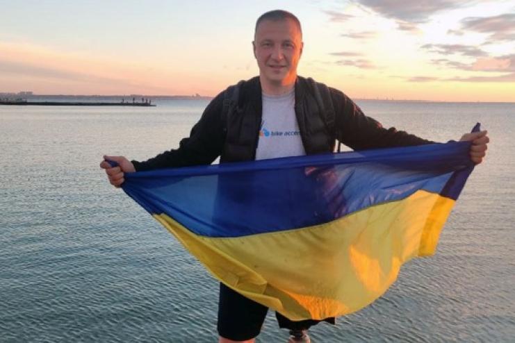 Пішки з Одеси до Яремче: як ветеран АТО зібрав майже ₴3 мільйони для захисників