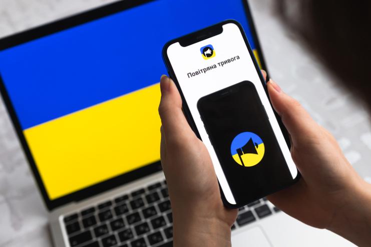 Чи можна батькам забирати дітей зі школи під час повітряної тривоги? Пояснює омбудсмен