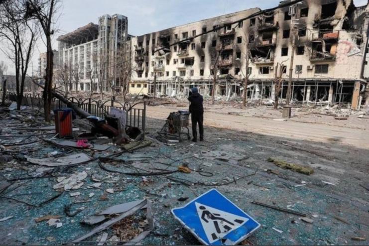 окупанти у Маріуполі забороняють ховати воїнів ЗСУ, які загинули під час битви за місто: тіла залишаються на вулицях