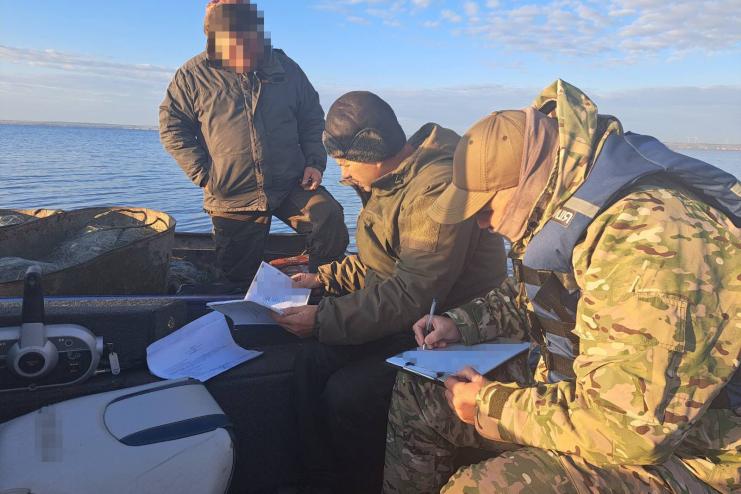 Серед них і посадові особи: за тиждень в одному з районів Одещини викрили 11 правопорушників на маломірних плавзасобах