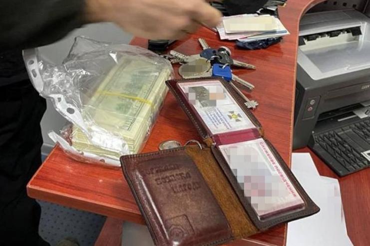 На хабарі в 30 тис дол затримано недоброчесного співробітника Служби безпеки України